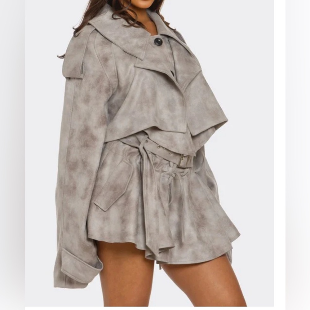 Women's Gray faux leather two piece set - Picture 4 of 6